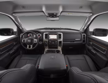Painel frontal Ram Classic Laramie Crew Cab [Brazil] (DS) '2022–24