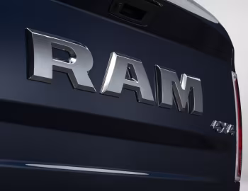 Ram Classic Laramie Crew Cab [Brazil] (DS) '2022–24