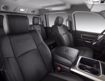 Interior Ram Classic Laramie Crew Cab [Brazil] (DS) '2022–24