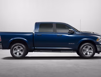 Ram Classic Laramie Crew Cab [Brazil] (DS) '2022–24