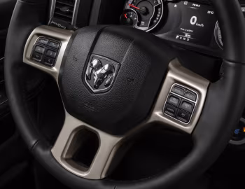Interior Ram Classic Laramie Crew Cab [Brazil] (DS) '2022–24