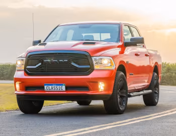 Ram Classic Laramie "Night Edition" Crew Cab [Brazil] (DS) '2022–24