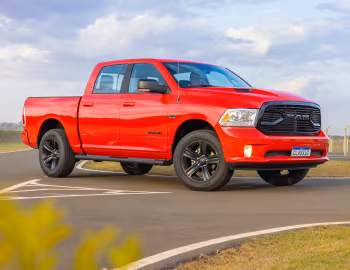 Ram Classic Laramie "Night Edition" Crew Cab [Brazil] (DS) '2022–24