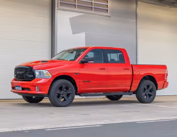 Ram Classic Laramie "Night Edition" Crew Cab [Brazil] (DS) '2022–24