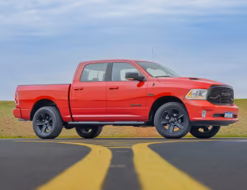 Ram Classic Laramie "Night Edition" Crew Cab [Brazil] (DS) '2022–24