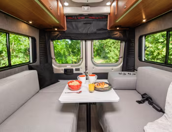 Interior 2021–pr. Roadtrek Play Slumber '2020–pr.