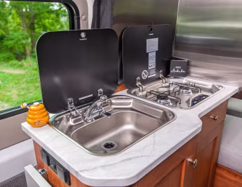 Interior 2022–pr. Roadtrek Play SRT '2021–pr.