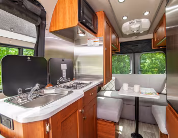 Interior 2022–pr. Roadtrek Play SRT '2021–pr.