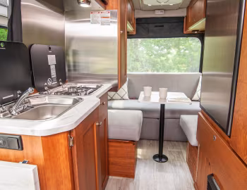 Interior 2022–pr. Roadtrek Play SRT '2021–pr.