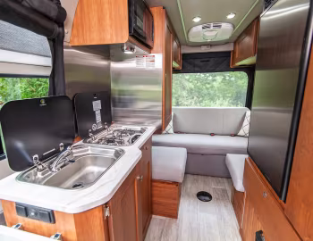 Interior 2022–pr. Roadtrek Play SRT '2021–pr.