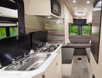 Interior 2021–pr. Roadtrek Zion '2020–pr.