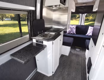Interior 2016–20 Roadtrek Zion SRT '2015–20