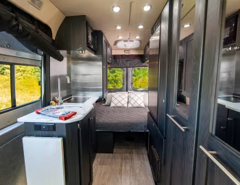 Interior 2021–pr. Roadtrek Zion SRT '2020–pr.