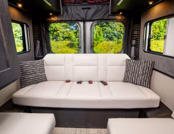 Interior 2021–pr. Roadtrek Zion SRT '2020–pr.