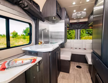 Interior 2021–pr. Roadtrek Zion SRT '2020–pr.