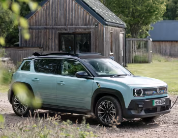 Renault 4 E-Tech electric Iconic Plein Sud [UK-spec] '2026