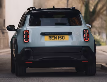Renault 4 E-Tech electric Iconic [UK-spec] '2025–pr.