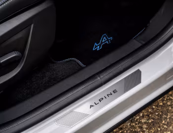 Interior Renault Arkana E-Tech full hybrid esprit Alpine [UK-spec] '2023–pr.