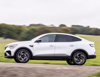 Renault Arkana E-Tech full hybrid esprit Alpine [UK-spec] '2023–pr.