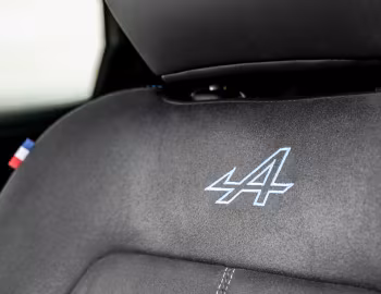 Интерьер Renault Arkana E-Tech full hybrid esprit Alpine [UK-spec] '2023–н.в.