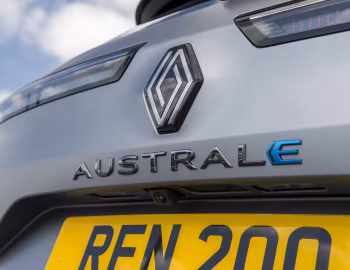 Renault Austral E-Tech full hybrid esprit Alpine [UK-spec] '2023–25