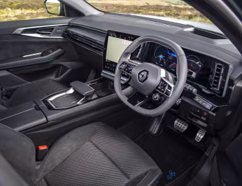 Interior Renault Austral E-Tech full hybrid esprit Alpine [UK-spec] '2023–25