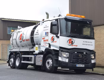 Renault C 380 6×2 rigid Night & Day cab with Whale vacuum tanker [UK-spec] '2013–pr.