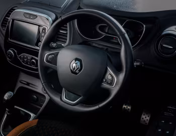 Интерьер Renault Captur [UK-spec] '2017–19