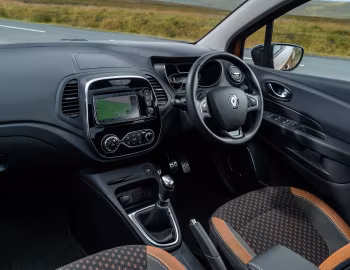 Интерьер Renault Captur [UK-spec] '2017–19