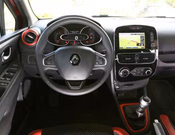 Торпедо Renault Clio [Worldwide] '2016–19