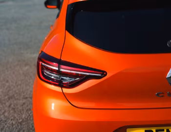 Renault Clio [UK-spec] '2019–23