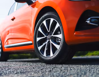 Renault Clio [UK-spec] '2019–23