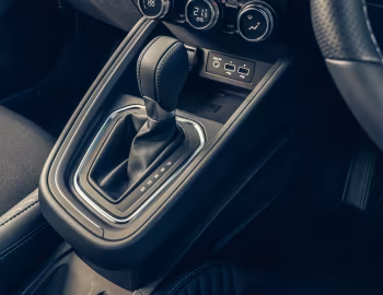 Interior Renault Clio E-Tech full hybid esprit Alpine [UK-spec] '2023–pr.