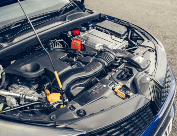 Under The Hood Renault Clio E-Tech full hybid esprit Alpine [UK-spec] '2023–pr.