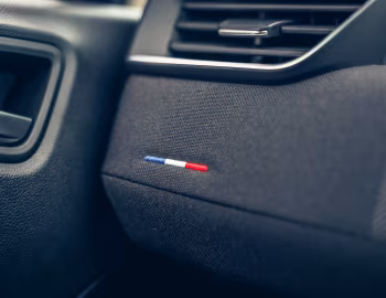 Interior Renault Clio E-Tech full hybid esprit Alpine [UK-spec] '2023–pr.