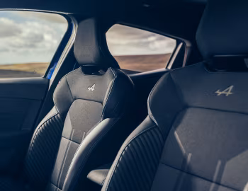 Interior Renault Clio E-Tech full hybid esprit Alpine [UK-spec] '2023–pr.