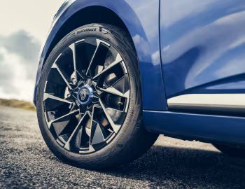 Renault Clio E-Tech full hybid esprit Alpine [UK-spec] '2023–pr.