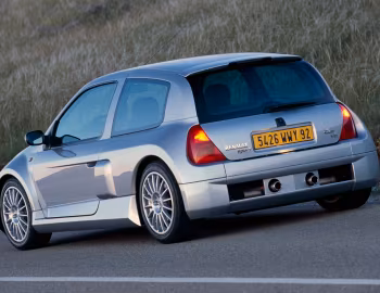 Renault Clio V6 [Worldwide] '11.2000–06.2003