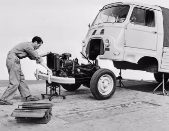 Under The Hood Renault Estafette 600 R2130 plateau bâché '1959–62