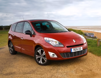 Renault Grand Scénic "Bose" [UK-spec] (JZ) '2010–12