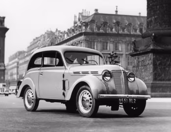 Renault Juvaquatre Coach '1937–48