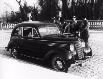 Renault Juvaquatre Coach '1937–48