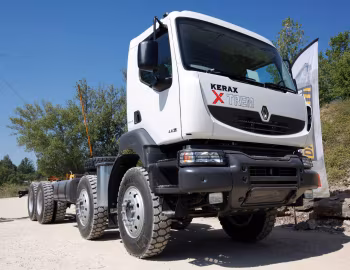 Renault Kerax XTREM 440 DXi 8×4 chassis [UK-spec] '2011–13