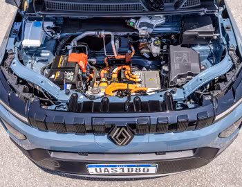 Under The Hood Renault Kwid E-TECH [Latam] '2025–pr.