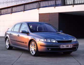 Renault Laguna Hatchback [Worldwide] '2000–05
