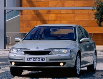 Renault Laguna Hatchback [Worldwide] '2000–05