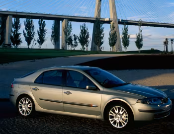 Renault Laguna Hatchback [Worldwide] '2000–05