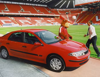 Renault Laguna Hatchback [UK-spec] '2000–05