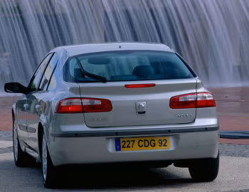 Renault Laguna Hatchback [Worldwide] '2000–05