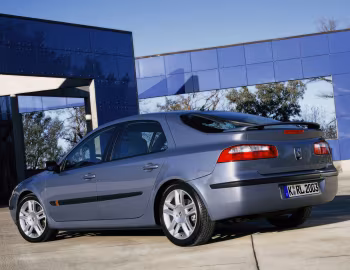 Renault Laguna Hatchback [Worldwide] '2000–05